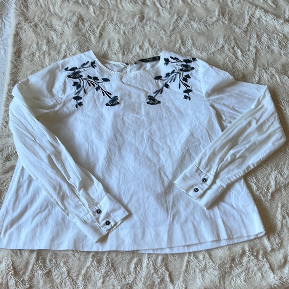 Zara Basic White W Blue Embroidery Long Sleeve Back Key Hole Boho Blouse Size S